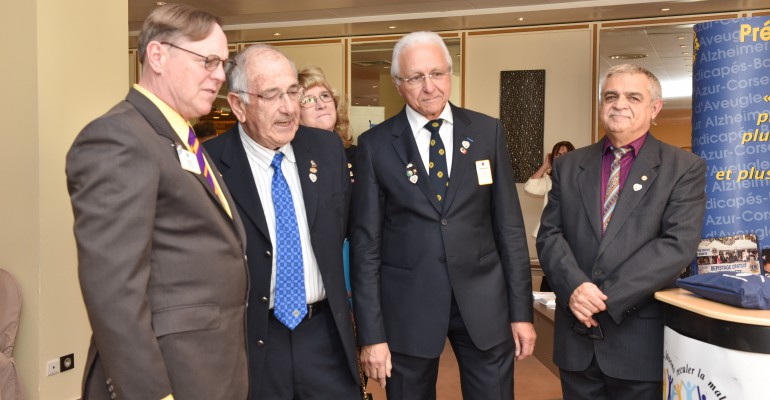 LE PRESIDENT INTERNATIONAL DU LIONS CLUBS INTERNATIONAL AU STAND DE L.I.D.E.R. DIABETE.